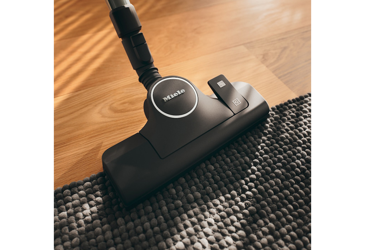 Εστίαση στο κάτω μέρος της σκούπας